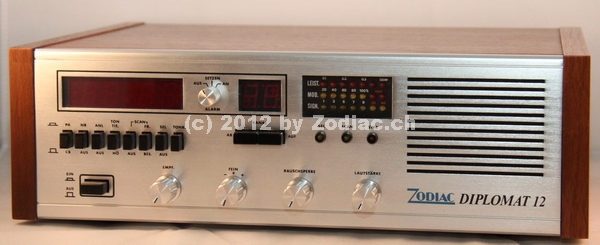Zodiac Diplomat 12
Typ:CB-Gerät
Frequenz:27.005-27.135 MHz
Kanäle:12
Modulationsart:AM
Leistung:0.5 W
Hergestellt ab: 	1978
Schlüsselwörter: Zodiac Diplomat 12
